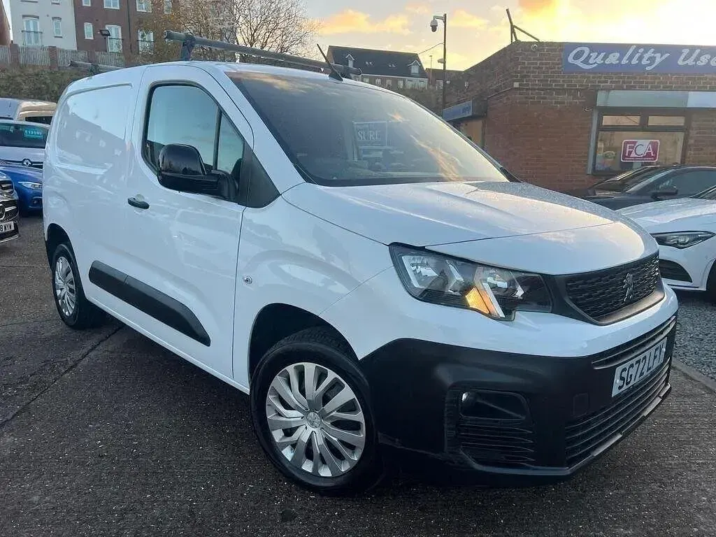 Usado Peugeot Partner Premium 131 HP (96 kW) 2022 Branco Monovolume
