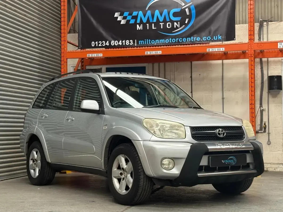 Begagnad Toyota RAV4 147 HK (108 kW) 2004 Silver SUV