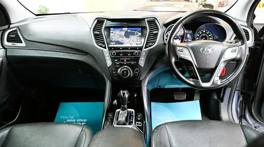 Used Hyundai Santa Fe Premium 200 HP (147 kW) 2016 Silver SUV