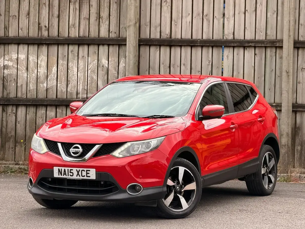 Used Nissan Qashqai N-TEC 110 HP (80 kW) 2015 Red SUV