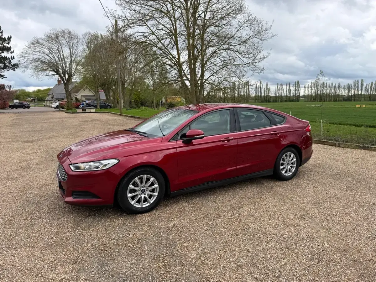 Used Ford Mondeo Style 120 HP (88 kW) 2017 Red Hatchback