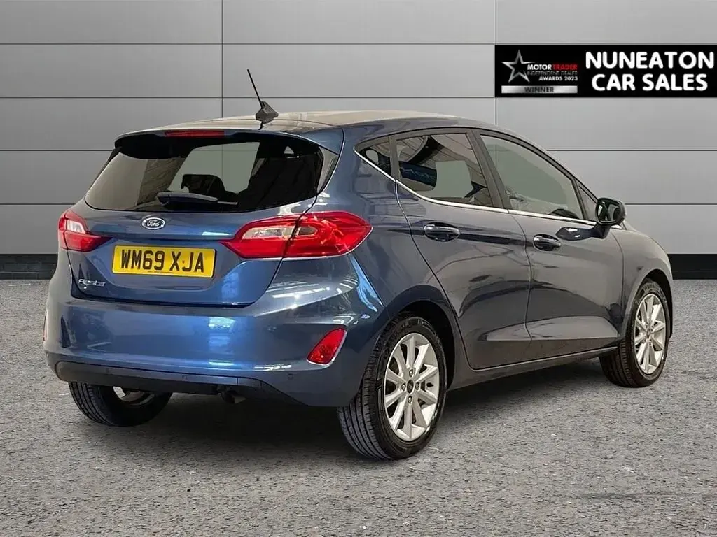 Używany Ford Fiesta Titanium 100 KM (73 kW) 2020 Niebieski Hatchback