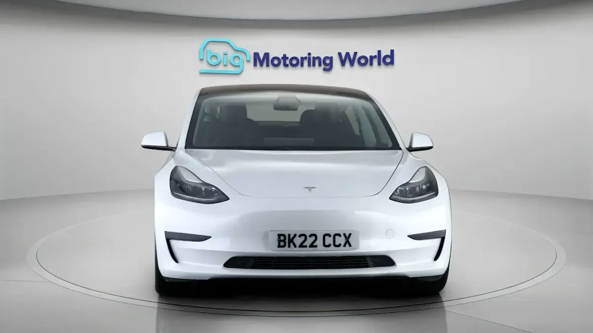 Used Tesla Model 3 Standard Range Plus 239 kW (325 HP) 2021 White Sedan