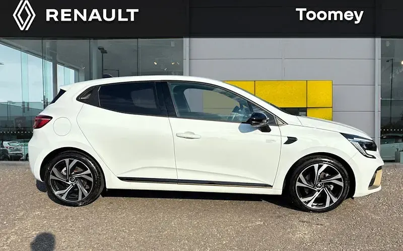 Used Renault Clio Engineered 145 HP (106 kW) 2023 White  Hatchback