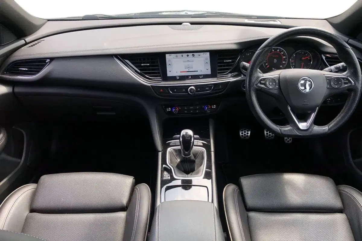 Used Vauxhall Insignia Elite 170 HP (125 kW) 2017 Black Estate