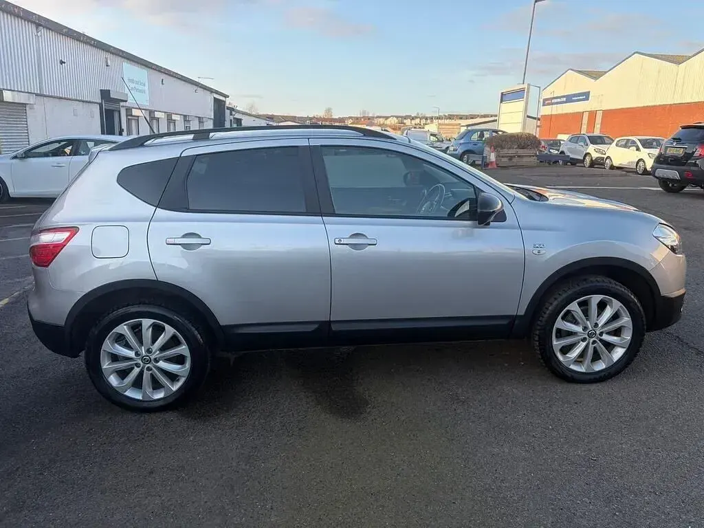 Used Nissan Qashqai 360º 117 HP (86 kW) 2013 Silver SUV