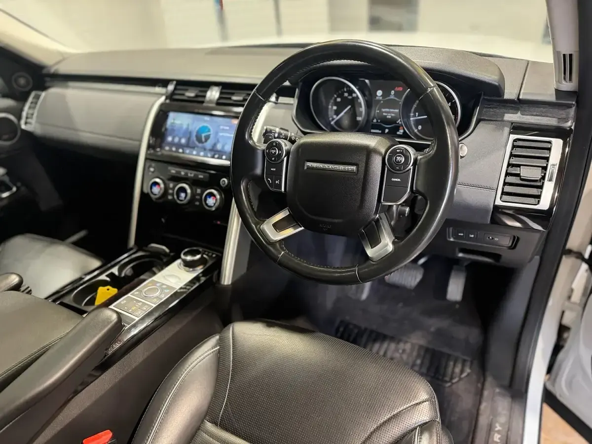 Used Land Rover Discovery 5 HSE 2017 White SUV
