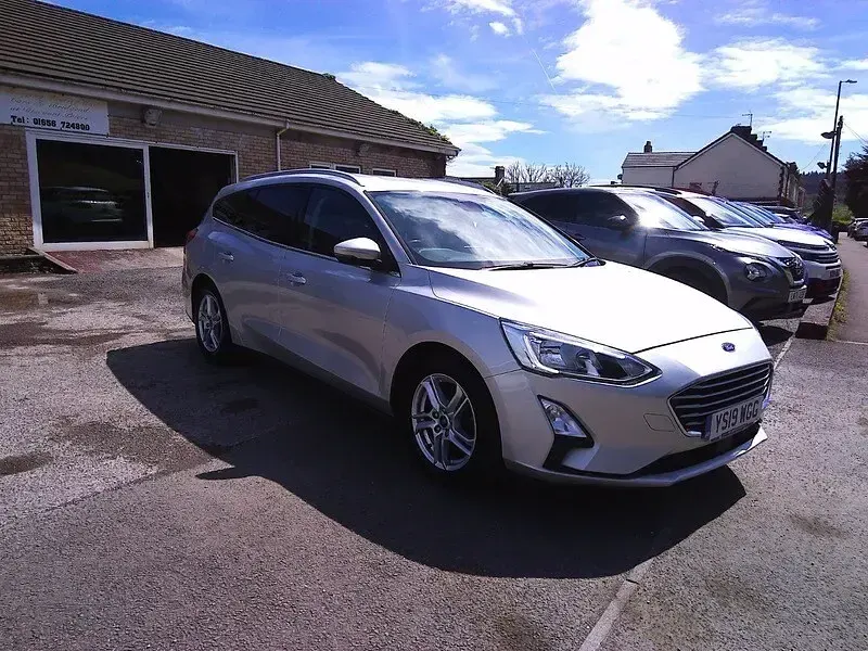 Used Ford Focus Zetec 120 HP (88 kW) 2019 Silver Estate