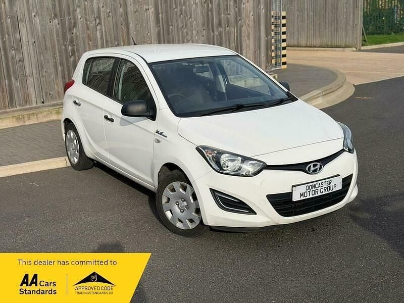 Used Hyundai i20 2014 White Hatchback