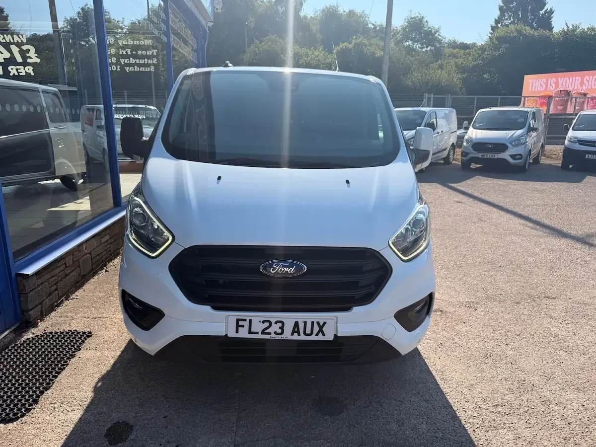 Used Ford Transit Custom Trend 105 HP (77 kW) 2023 White Van