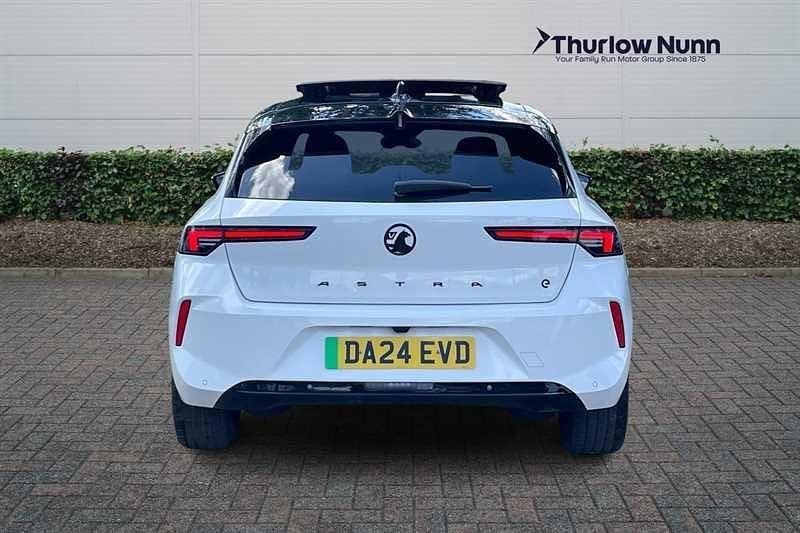 Second-hand Vauxhall Astra Ultimate 114 kW (156 CP) 2024 Alb Hatchback
