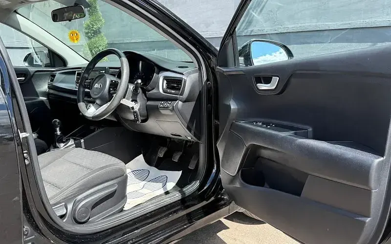 Used Kia Rio 84 HP (61 kW) 2018 Black Hatchback
