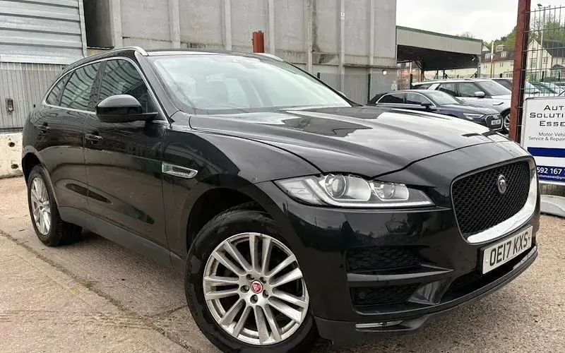 Usado Jaguar F-Pace Portfolio 179 HP (131 kW) 2020 SUV