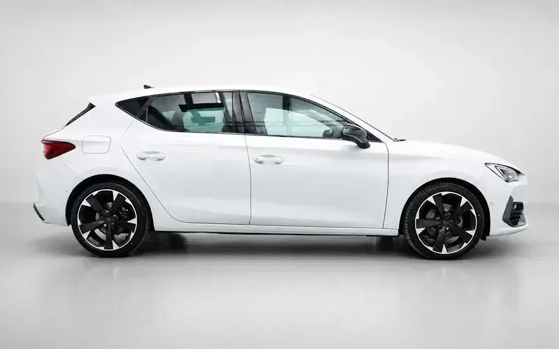 Used Cupra Leon 150 HP (110 kW) 2024 White Hatchback