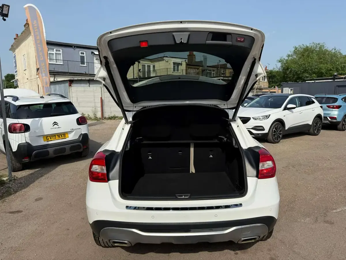 Used Mercedes GLA200 Executive 156 HP (114 kW) 2018 White SUV