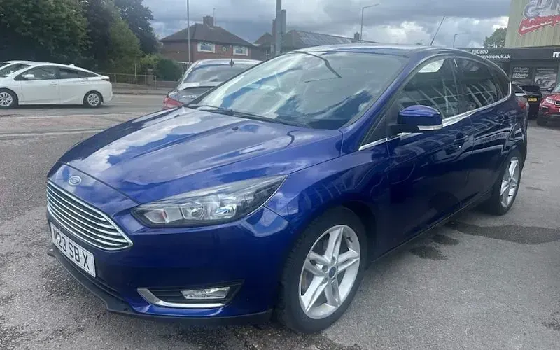Used Ford Focus Titanium 120 HP (88 kW) 2017 Blue Hatchback