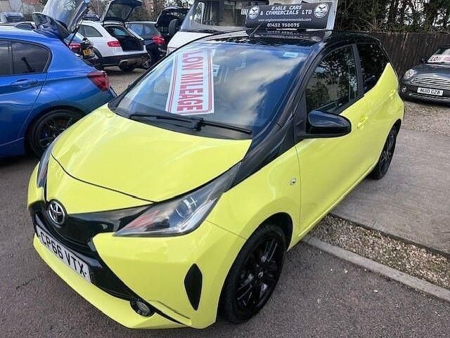 Used Toyota Aygo X-cite 68 HP (50 kW) 2017 Yellow Hatchback