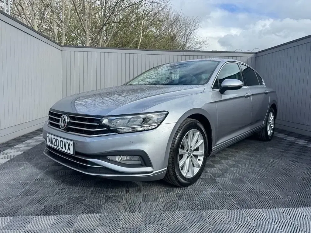 Usado VW Passat SEL 2020 Prateado Sedan