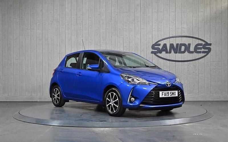 Used Toyota Yaris 111 HP (81 kW) 2019 Blue Hatchback