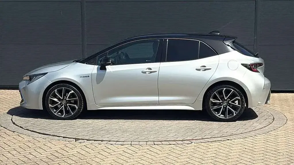 Used Toyota Corolla 180 HP (132 kW) 2021 Silver Hatchback