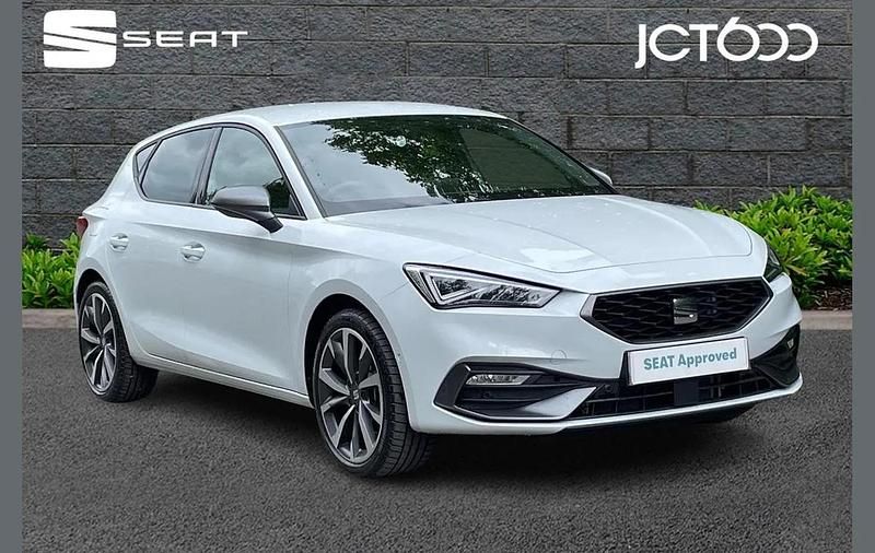 Used Seat Leon FR Sport 148 HP (108 kW) 2025 White Hatchback