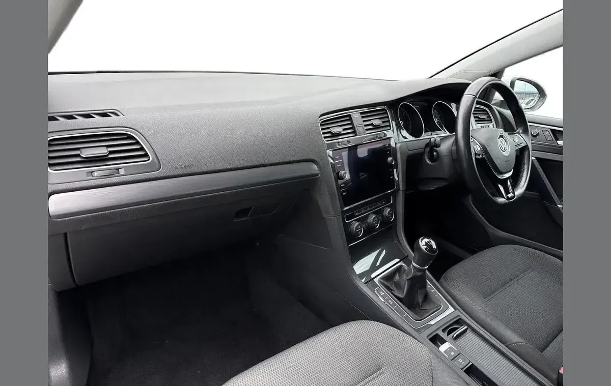 Used VW Golf VIII Edition 113 HP (83 kW) 2020 White Hatchback