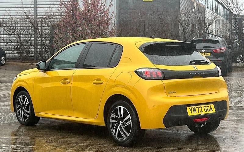 Gebraucht Peugeot 208 Active+ 102 PS (75 kW) 2023 Gelb Kleinwagen
