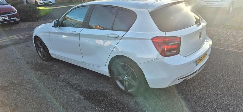 Begagnad BMW 114 Sport Line 2013 Vit Halvkombi