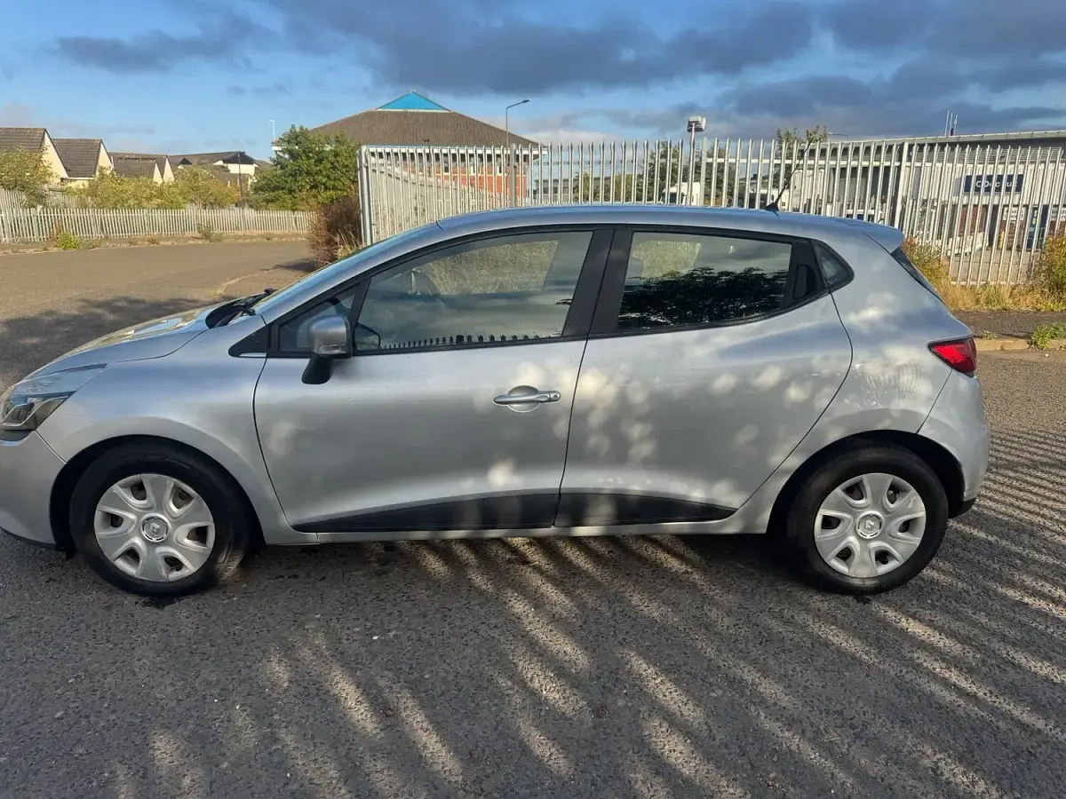 Used Renault Clio IV Expression+ 90 HP (66 kW) 2013 Silver Hatchback