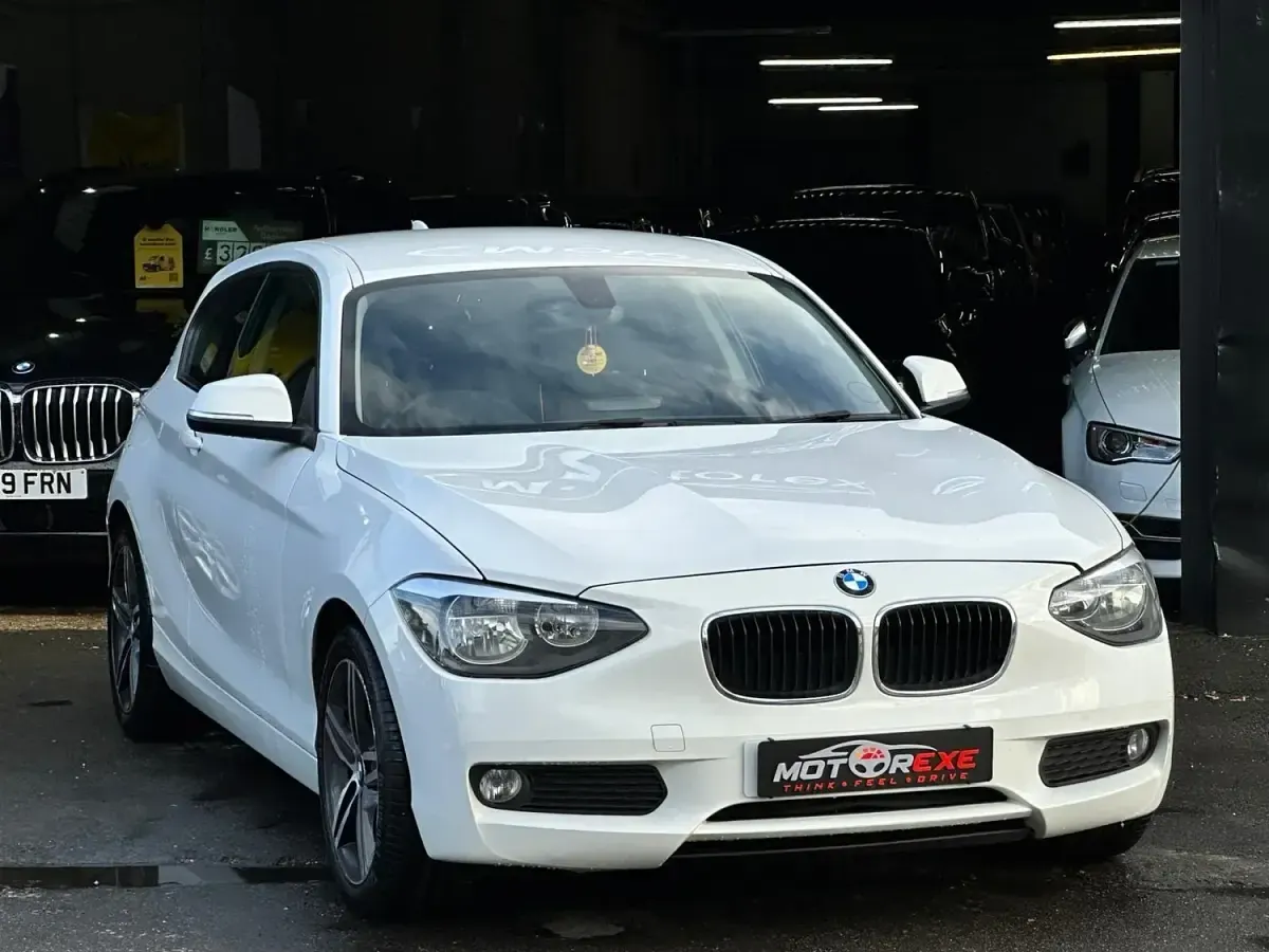 Begagnad BMW 116 Sport Line 2013 Vit Halvkombi