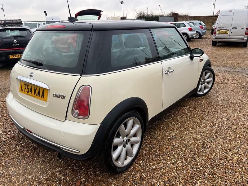 Used Mini Cooper Hatch 2004 White Hatchback