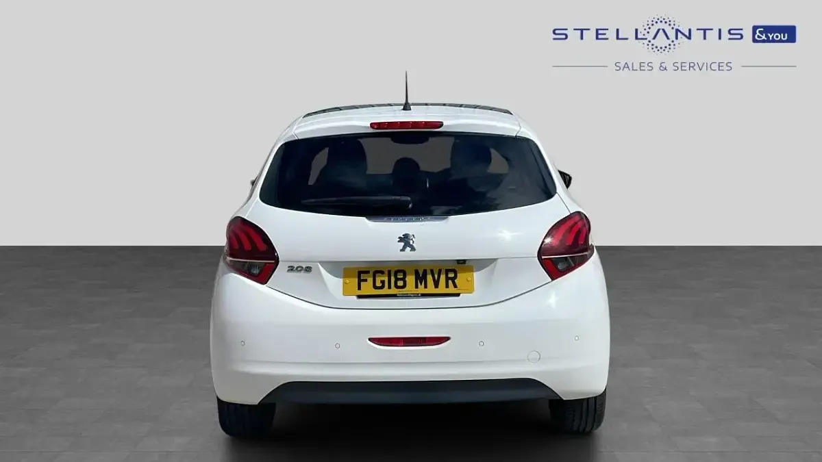 Gebraucht Peugeot 208 Allure Premium 81 PS (59 kW) 2018 Weiß Kleinwagen