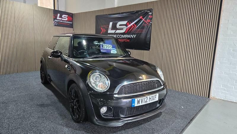 Begagnad Mini Cooper D Hatch 2012 Svart Halvkombi