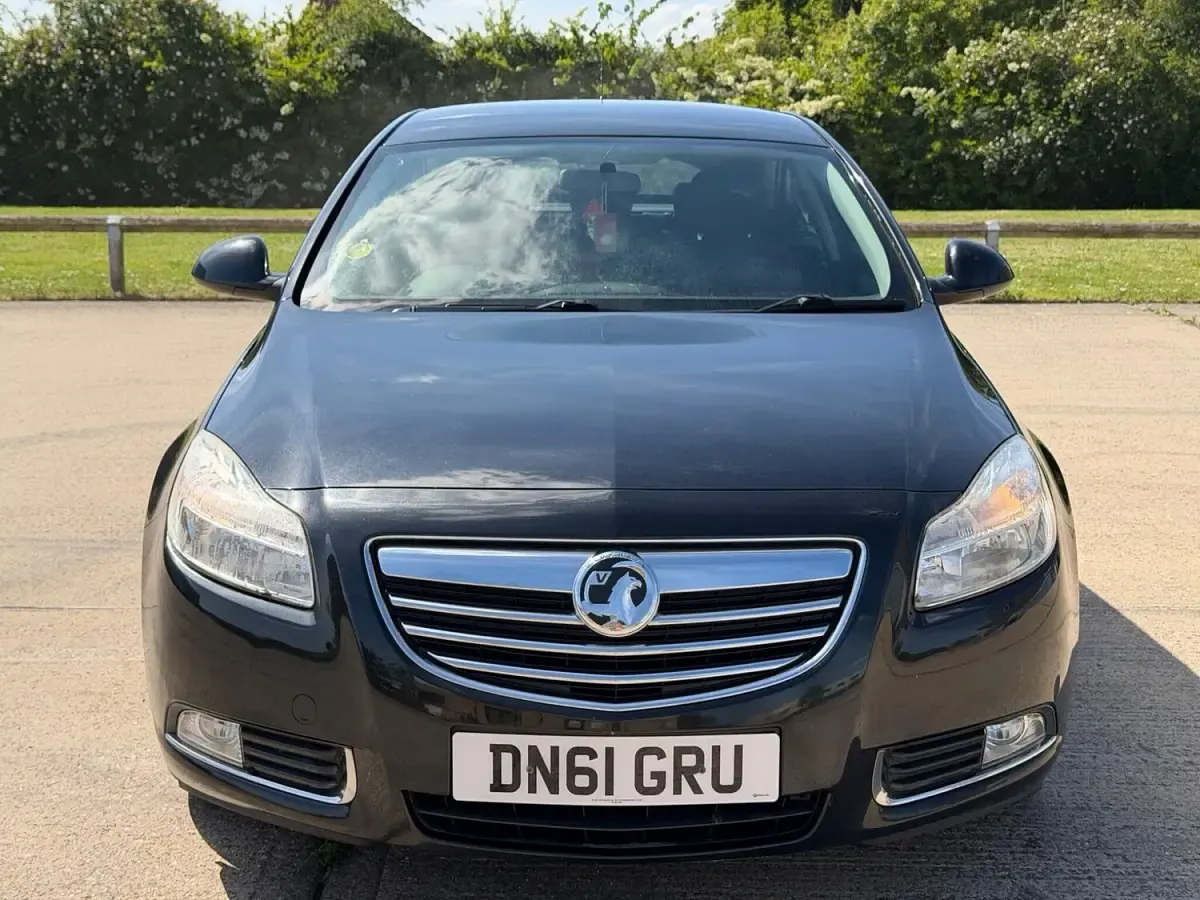 Used Vauxhall Insignia SRi 160 HP (117 kW) 2011 Black Hatchback