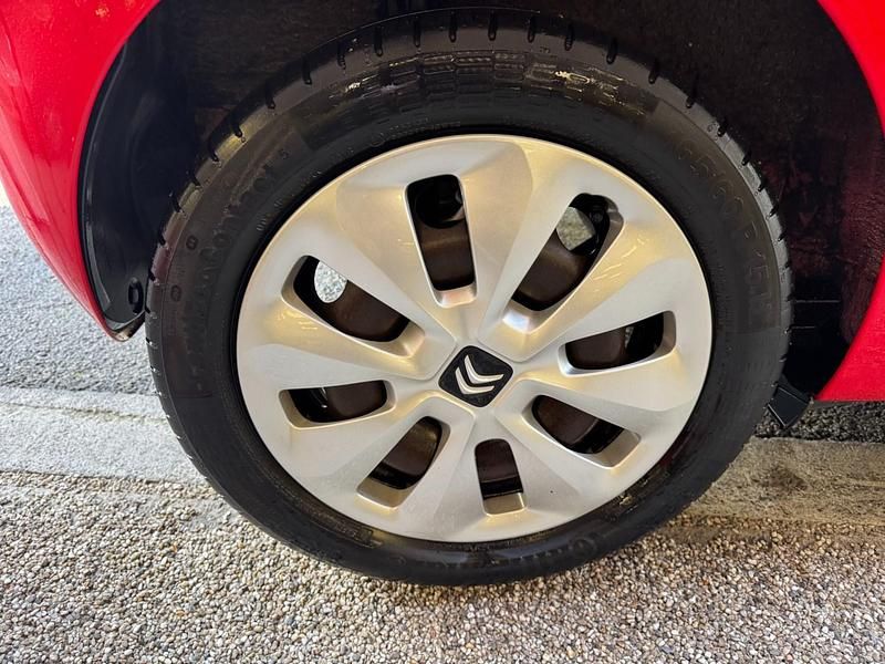 Usado Citroën C1 Feel 68 CV (50 kW) 2016 Rojo Utilitario