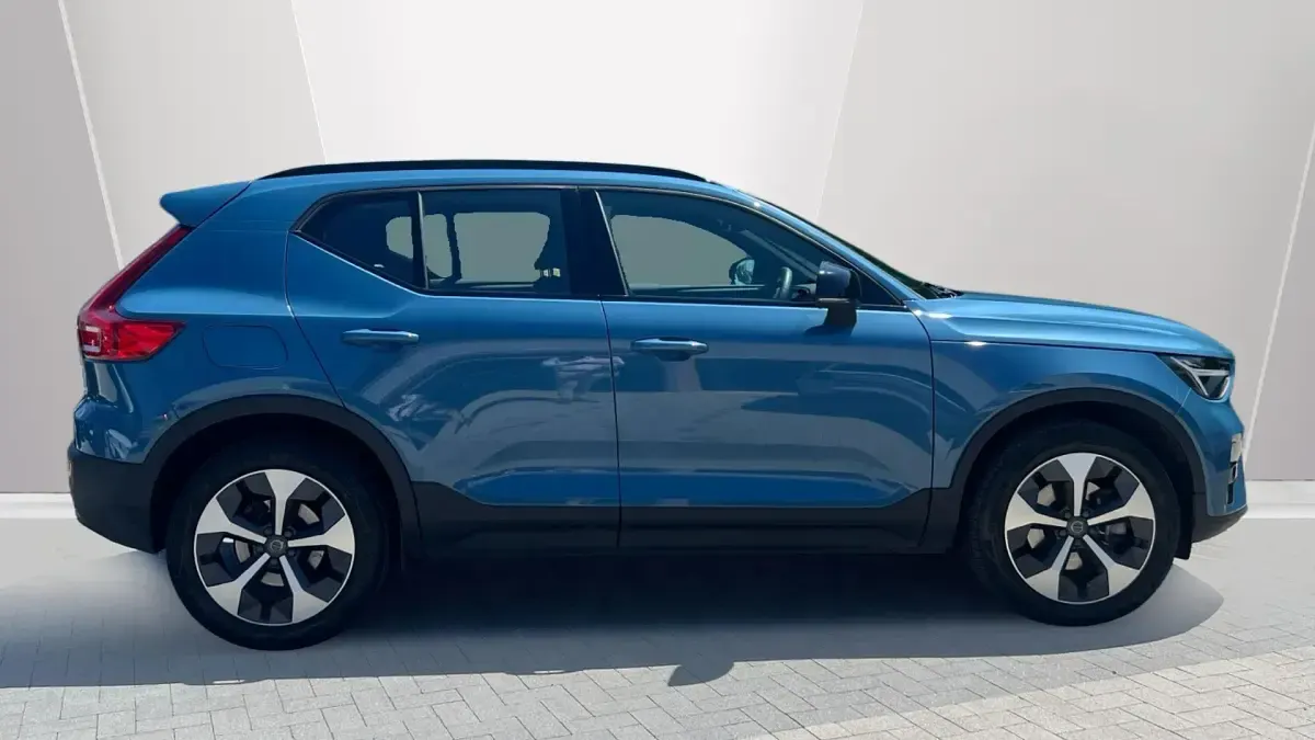 Used Volvo XC40 Plus 197 HP (144 kW) 2025 Blue SUV