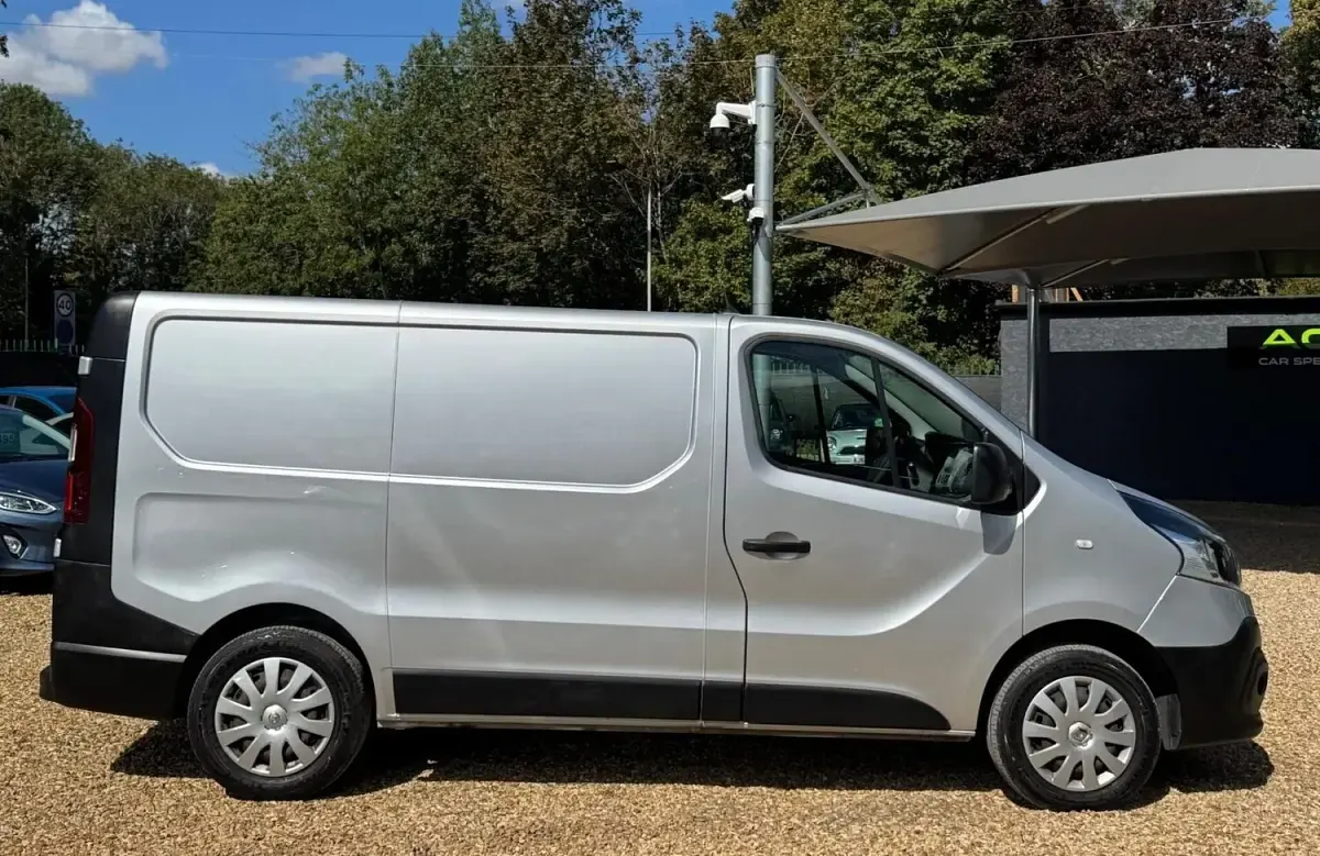 Used Renault Trafic Business 2018 Silver MPV