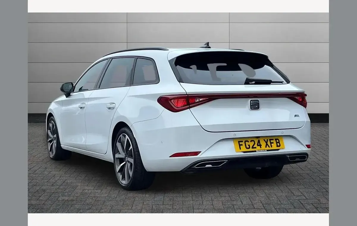 Used Seat Leon FR Sport 150 HP (110 kW) 2024 White Estate