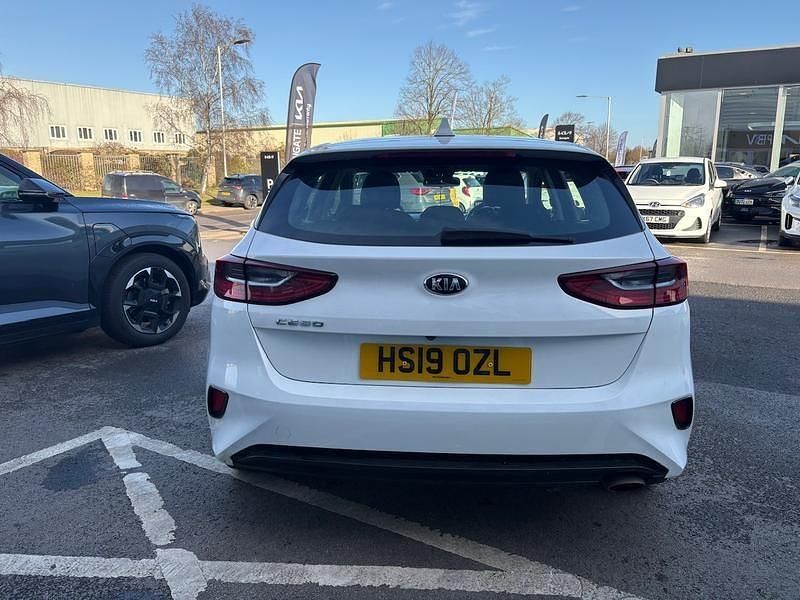 Used Kia Ceed 2019 Fusion white Hatchback