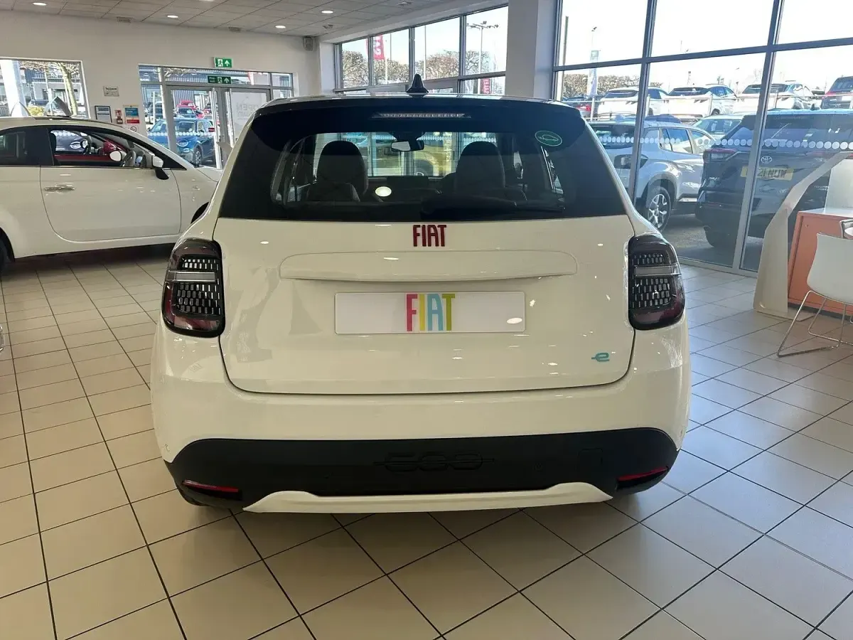 New Fiat 600E Red 113 kW (154 HP) 2025 White Hatchback
