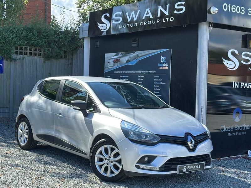 Silver Used 2023 Renault Clio V Play Hatchback | £9,495 (Super price) - Image 1/3