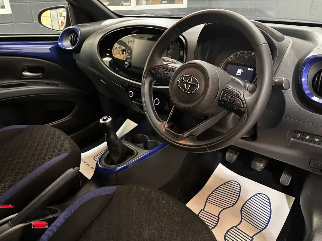 Used Toyota Aygo X 72 HP (52 kW) 2023 Blue SUV