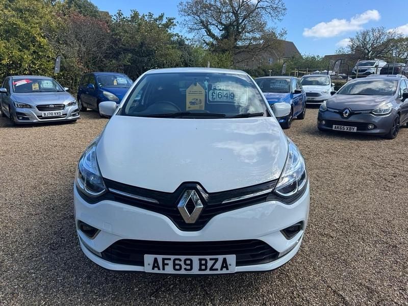 Used Renault Clio IV Iconic 2019 White Hatchback