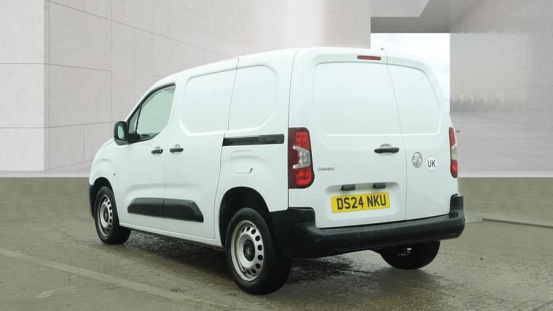 Used Vauxhall Combo 100 HP (73 kW) 2024 White MPV