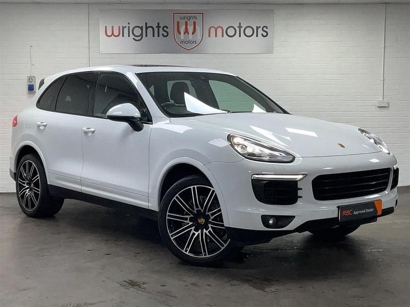 White Used 2017 Porsche Cayenne Platinum Edition SUV | £24,995 (A bit pricey) - Image 1/4