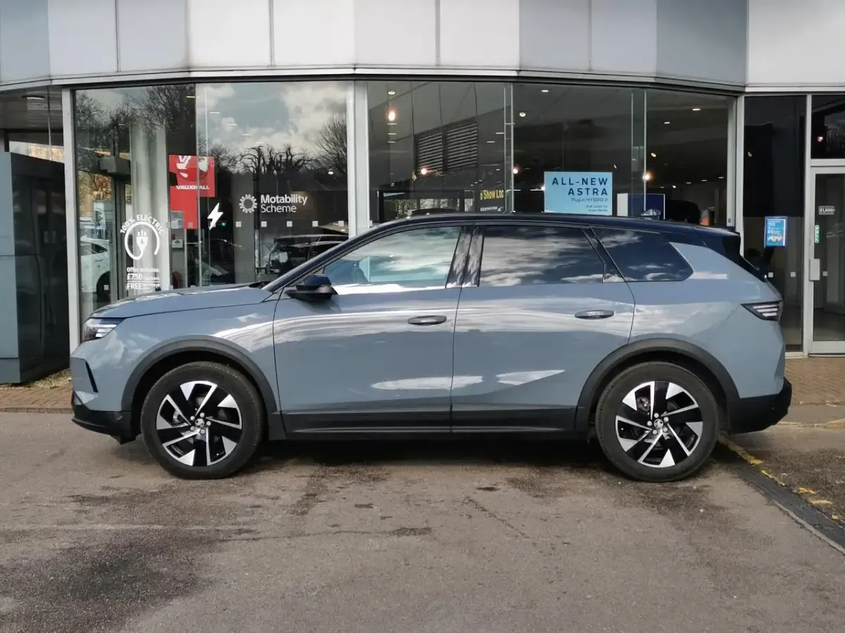 Used Vauxhall Grandland X GSe 134 HP (98 kW) 2025 Grey SUV