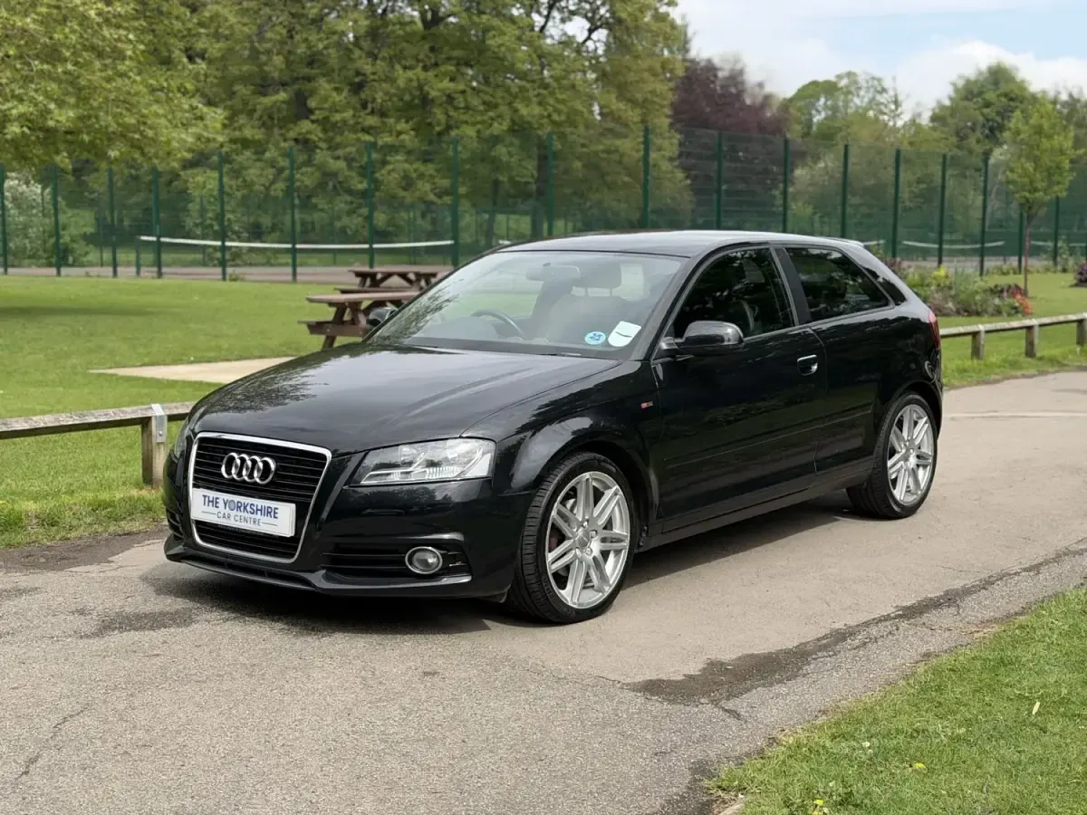 Begagnad Audi A3 S-Line 2012 Svart Halvkombi