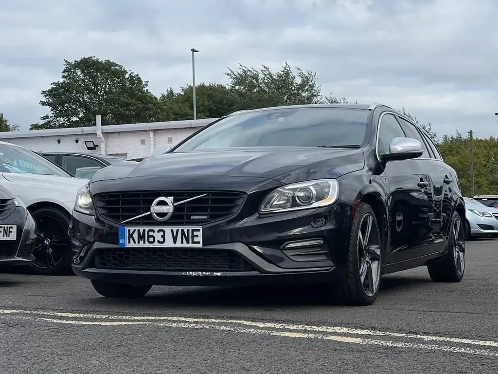 Usado Volvo V60 R-Design 136 CV (100 kW) 2013 Negro Familiar