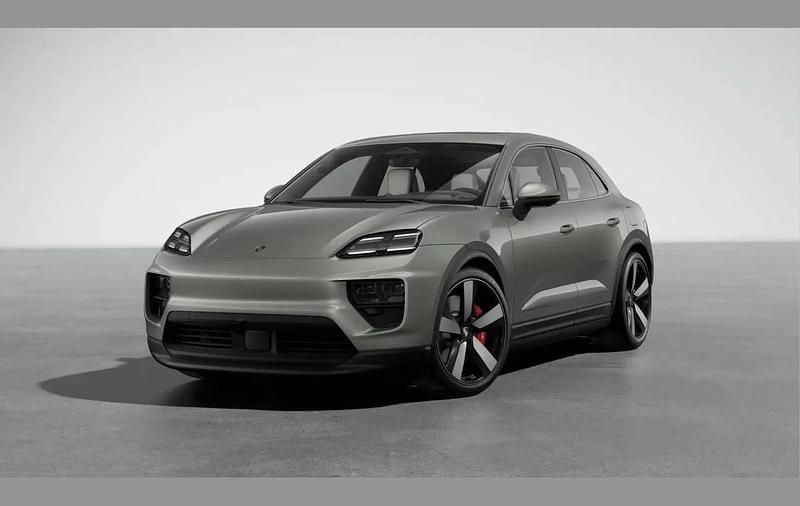 Green Used 2025 Porsche Macan SUV | £93,990 - Image 1/4