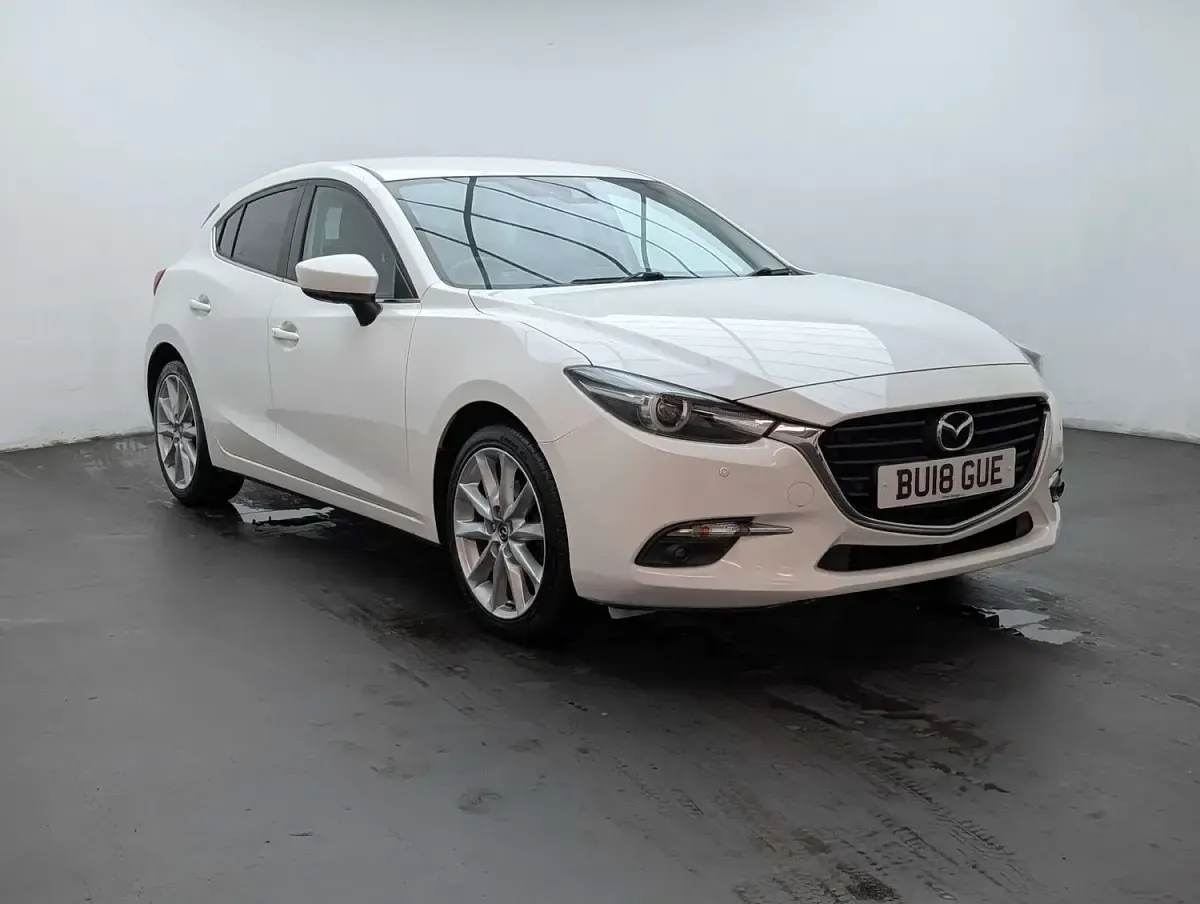 Used Mazda 3 Inclusive 120 HP (88 kW) 2018 White Hatchback